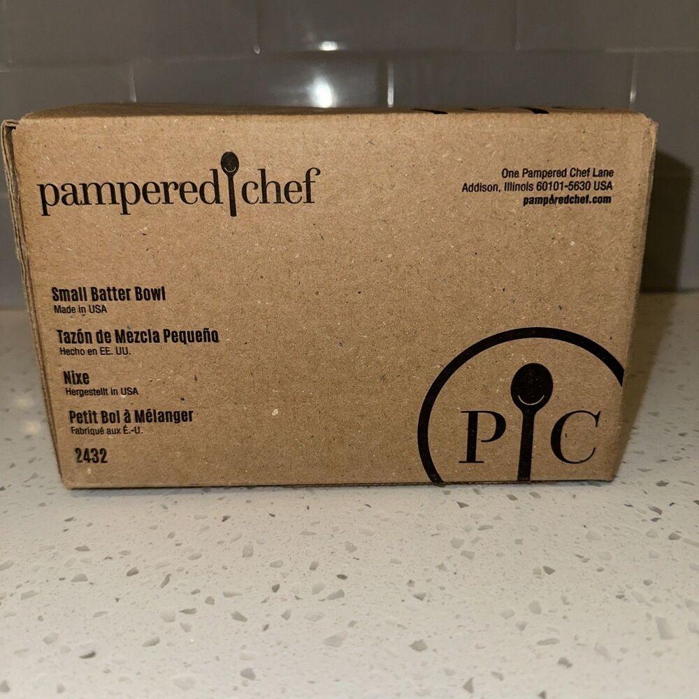 The Pampered Chef Small Batter Bowl GLASS w/ plastic Lid 4 cup/32oz #2432 - New